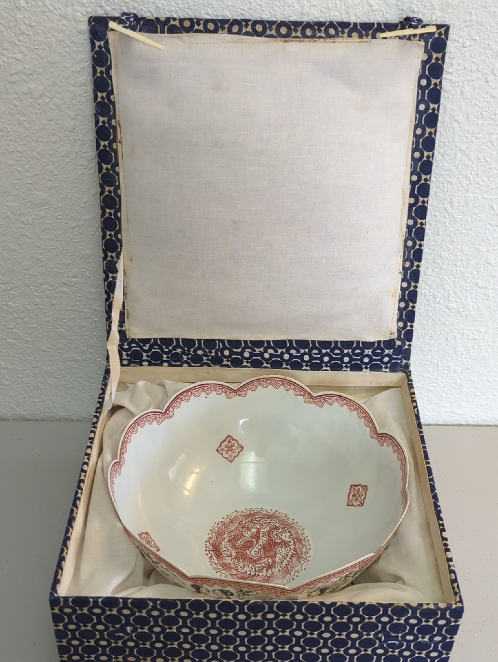 Decorative Porcelain serving bowl with scalloped edge